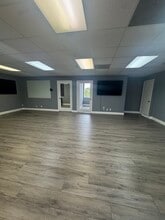 915 Middle River Dr, Fort Lauderdale, FL for lease Interior Photo- Image 2 of 6