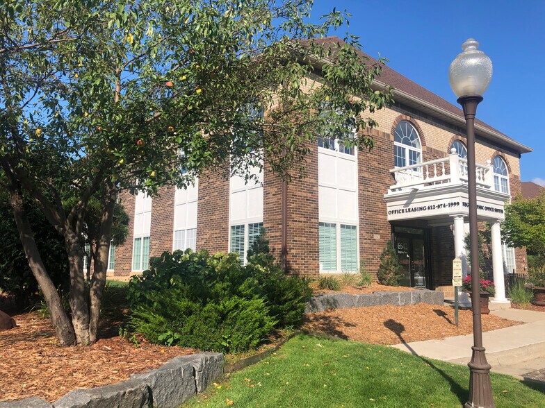 6542 Regency Ln, Eden Prairie, MN à louer - Photo du bâtiment - Image 3 de 19