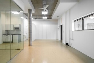 16-29 Andrews Rd, London for lease Interior Photo- Image 2 of 16