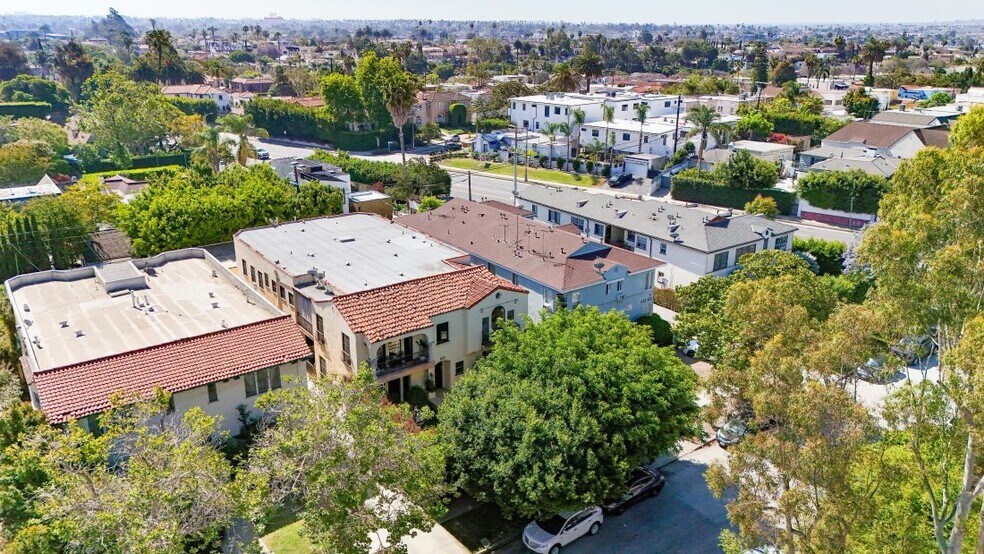 942 S Mansfield Ave, Los Angeles, CA for sale - Building Photo - Image 3 of 20