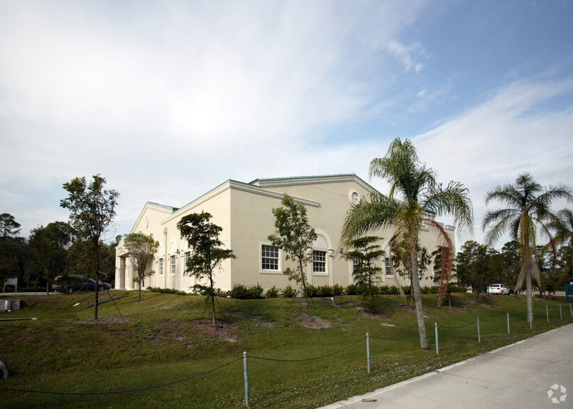7981 Gladiolus Dr, Fort Myers, FL for sale - Building Photo - Image 2 of 6