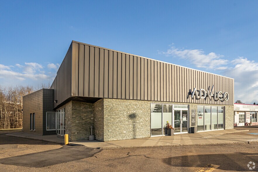 2004 Sherwood Dr, Sherwood Park, AB à vendre - Photo du bâtiment - Image 3 de 6