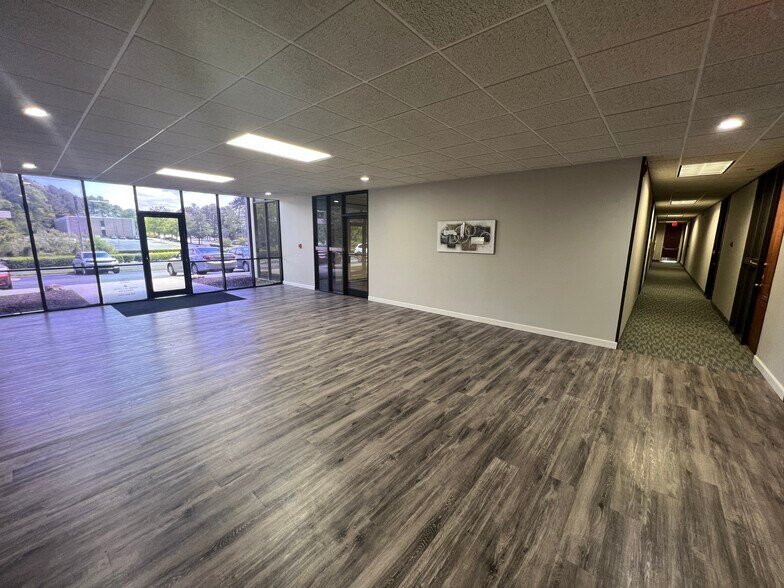 1 Centerview Dr, Greensboro, NC for lease - Interior Photo - Image 2 of 96