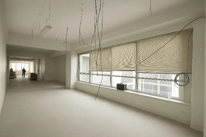 Flex in Paris for lease - Interior Photo - Image 2 of 5