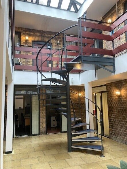 29 The Downs, Altrincham à louer - Photo du bâtiment - Image 2 de 7