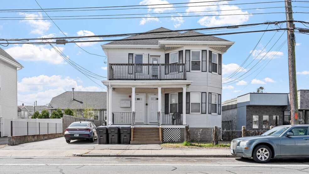 393 Waterman Ave, East Providence, RI à vendre - Photo du bâtiment - Image 2 de 28