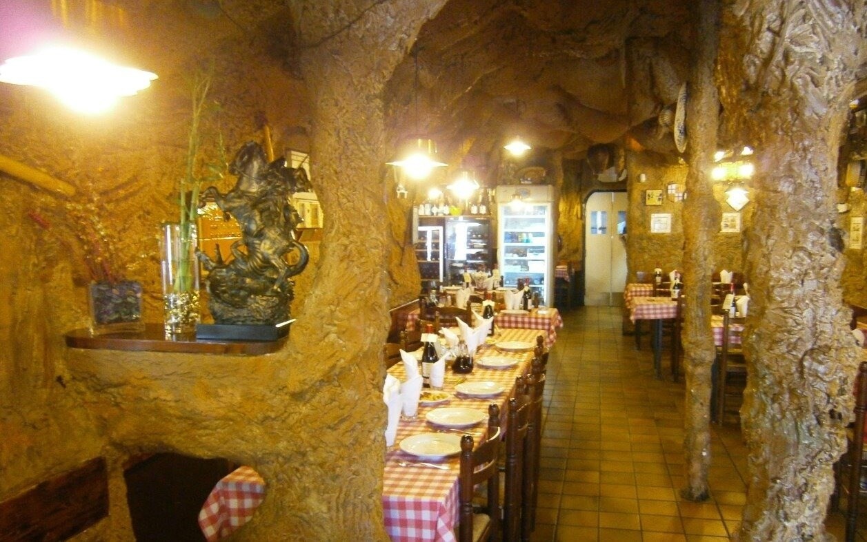 Retail in Barcelona, Barcelona for lease Interior Photo- Image 1 of 2