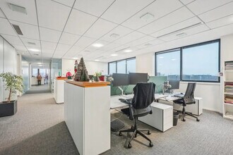 2-8 Rue Sarah Bernhardt, Asnières-sur-Seine for lease Interior Photo- Image 2 of 4