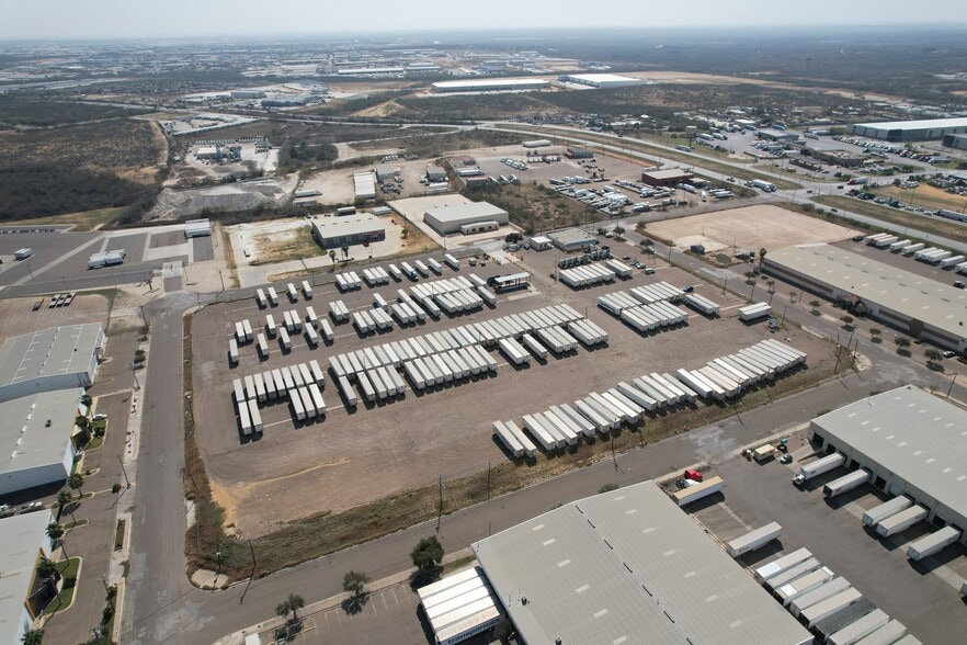 18702 Metropolitan Rd, Laredo, TX for lease - Building Photo - Image 2 of 4