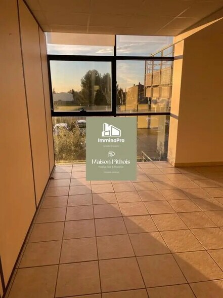 Office in Ollioules for lease - Interior Photo - Image 2 of 6