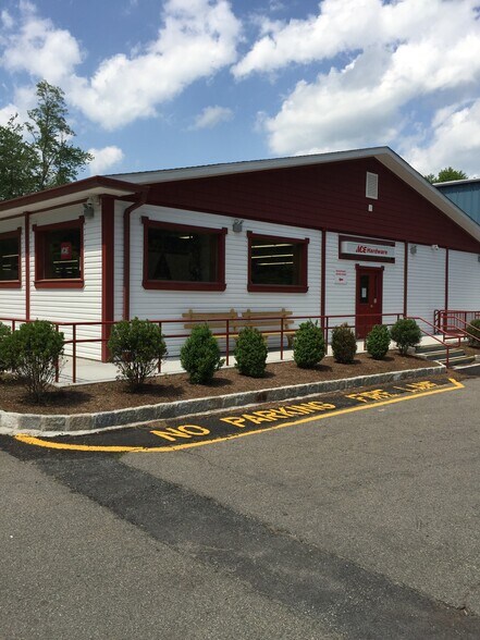 3120 Lexington Ave, Mohegan Lake, NY à vendre - Photo du bâtiment - Image 1 de 8