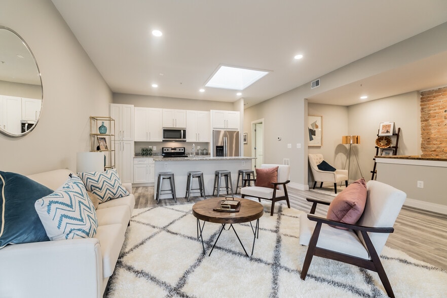 2649 Connecticut Ave NW, Washington, DC for sale - Interior Photo - Image 3 of 12