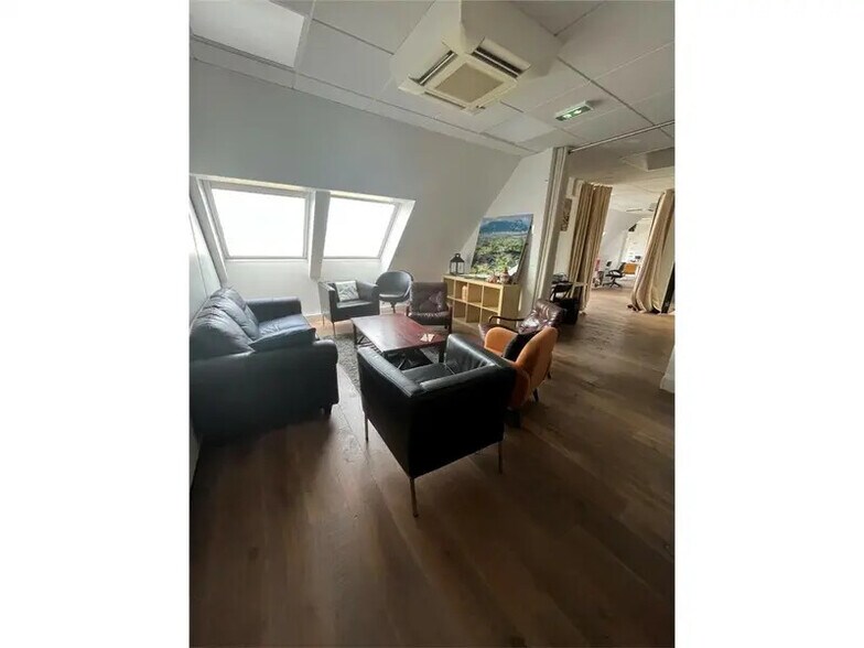 Office in Boulogne-Billancourt for lease - Interior Photo - Image 2 of 17