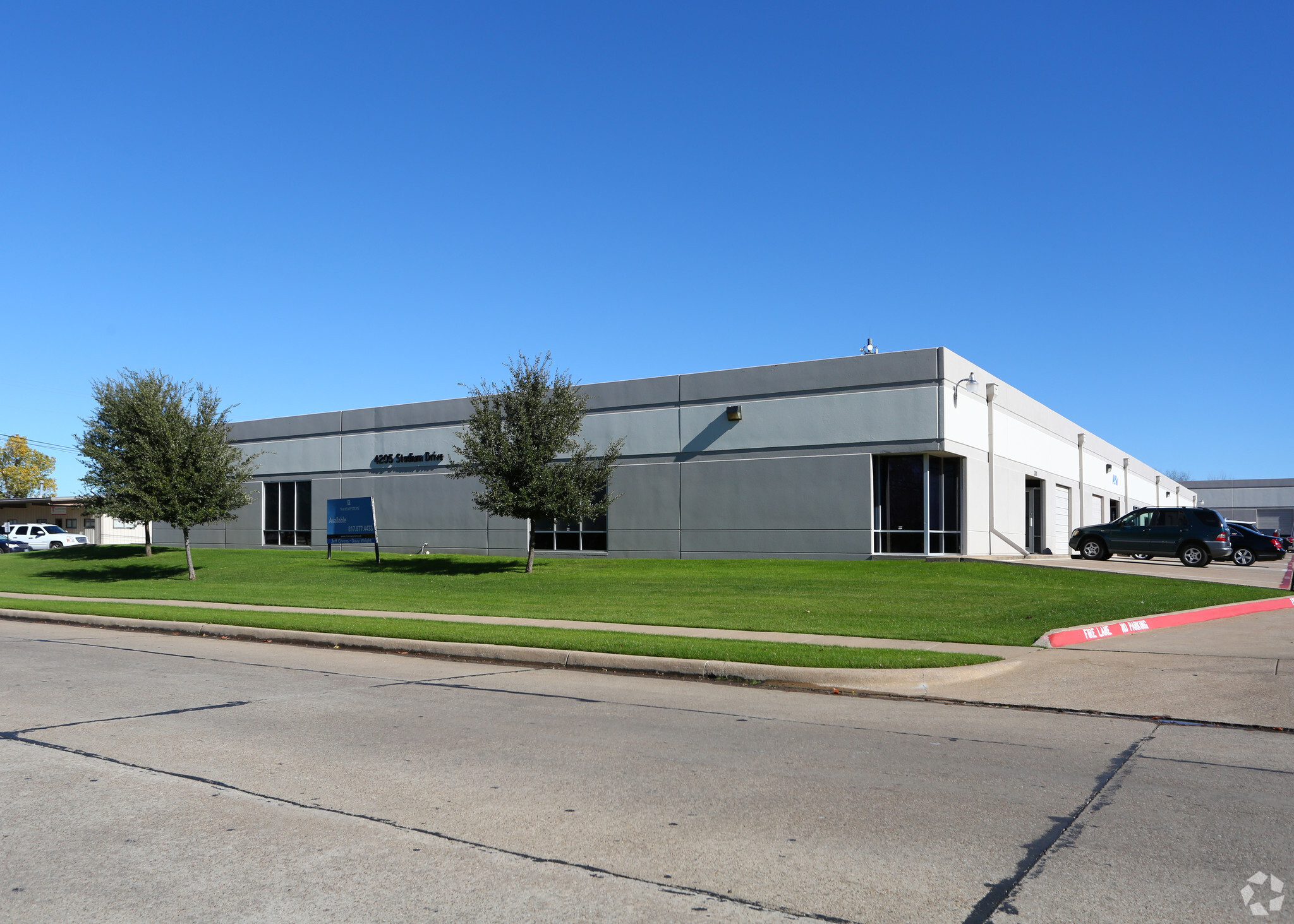 4205 Stadium Dr, Fort Worth, TX for lease Primary Photo- Image 1 of 6