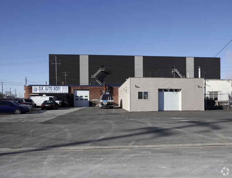 3 Towns Rd, Toronto, ON for sale - Primary Photo - Image 1 of 1