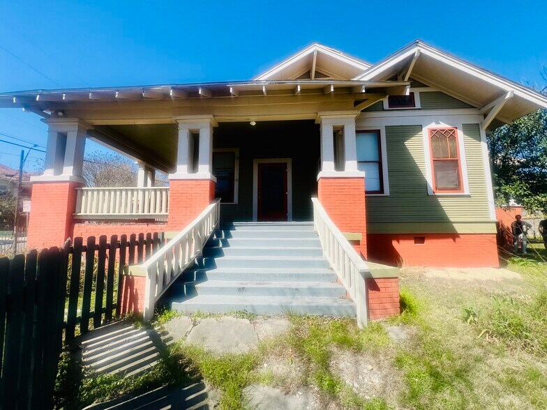 403 Blanco Rd, San Antonio, TX for sale - Primary Photo - Image 1 of 32