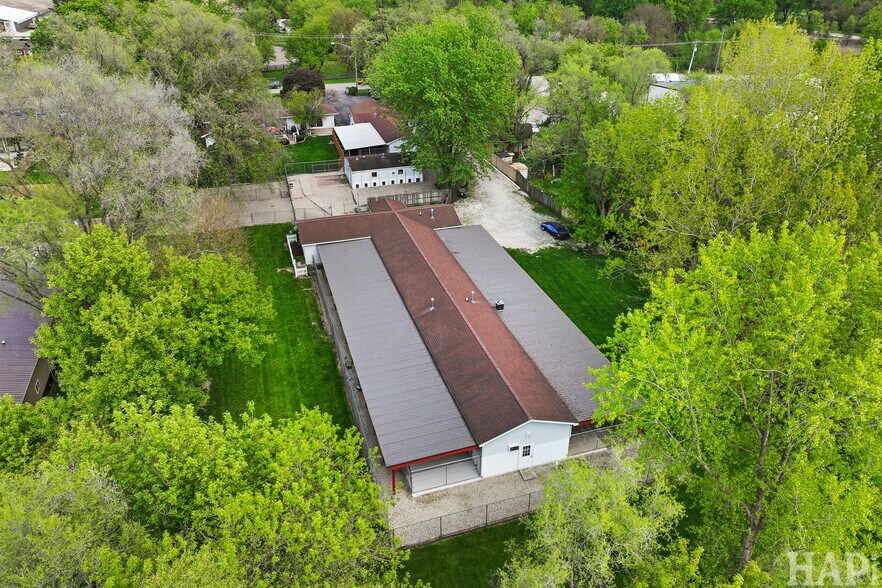 4403 S Roberts Rd, Island Lake, IL à vendre - Photo du bâtiment - Image 2 de 126