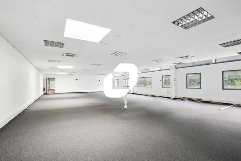 Office in Tremblay-en-France for lease - Interior Photo - Image 3 of 16