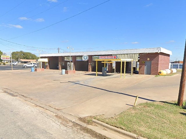 203 Cliff Dr, Graham, TX for sale Primary Photo- Image 1 of 3