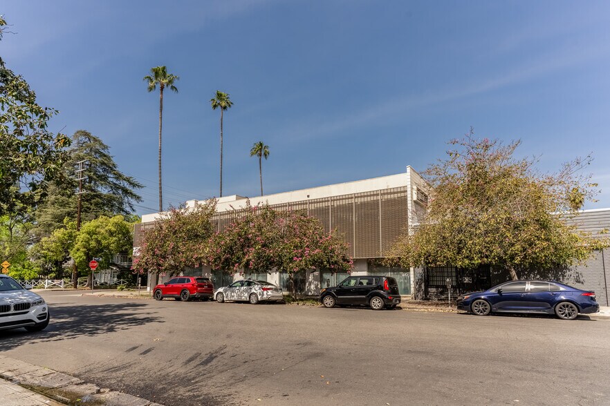 14551-14555 Hamlin St, Van Nuys, CA à vendre - Photo du bâtiment - Image 3 de 10