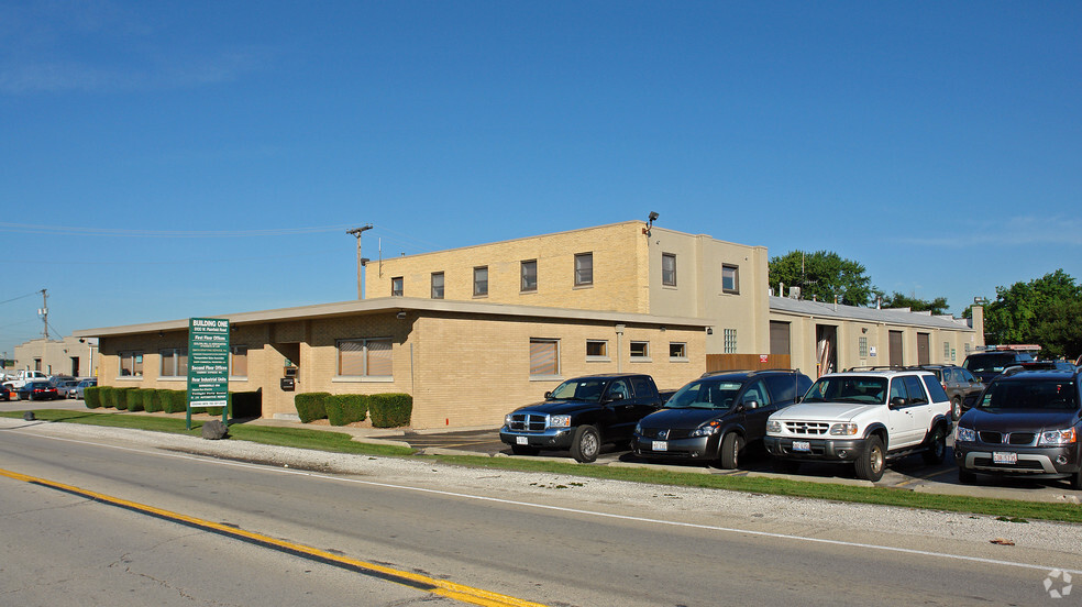 9100 W Plainfield Rd, Brookfield, IL for lease - Building Photo - Image 3 of 30