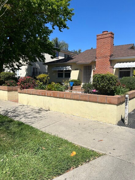 14757 Sylvan St, Van Nuys, CA à vendre - Photo du bâtiment - Image 2 de 6