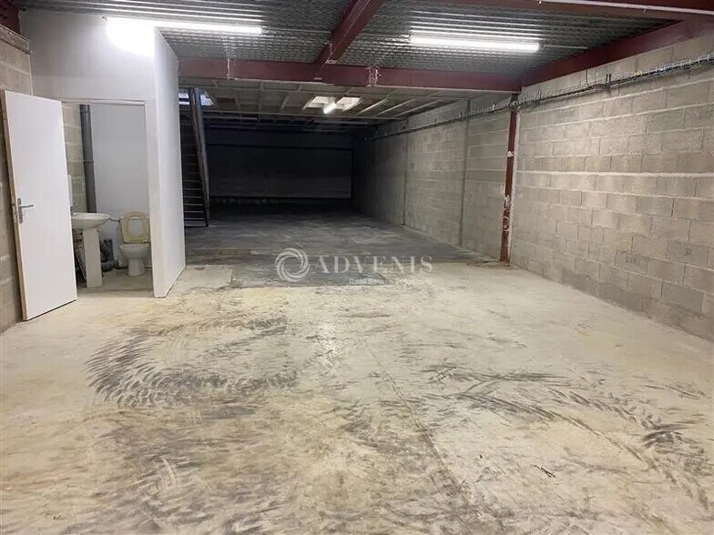 Flex in Roissy-en-Brie for lease - Building Photo - Image 2 of 7