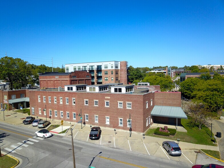 400 W 7th St, Bloomington, IN à louer - Photo du bâtiment - Image 3 de 19