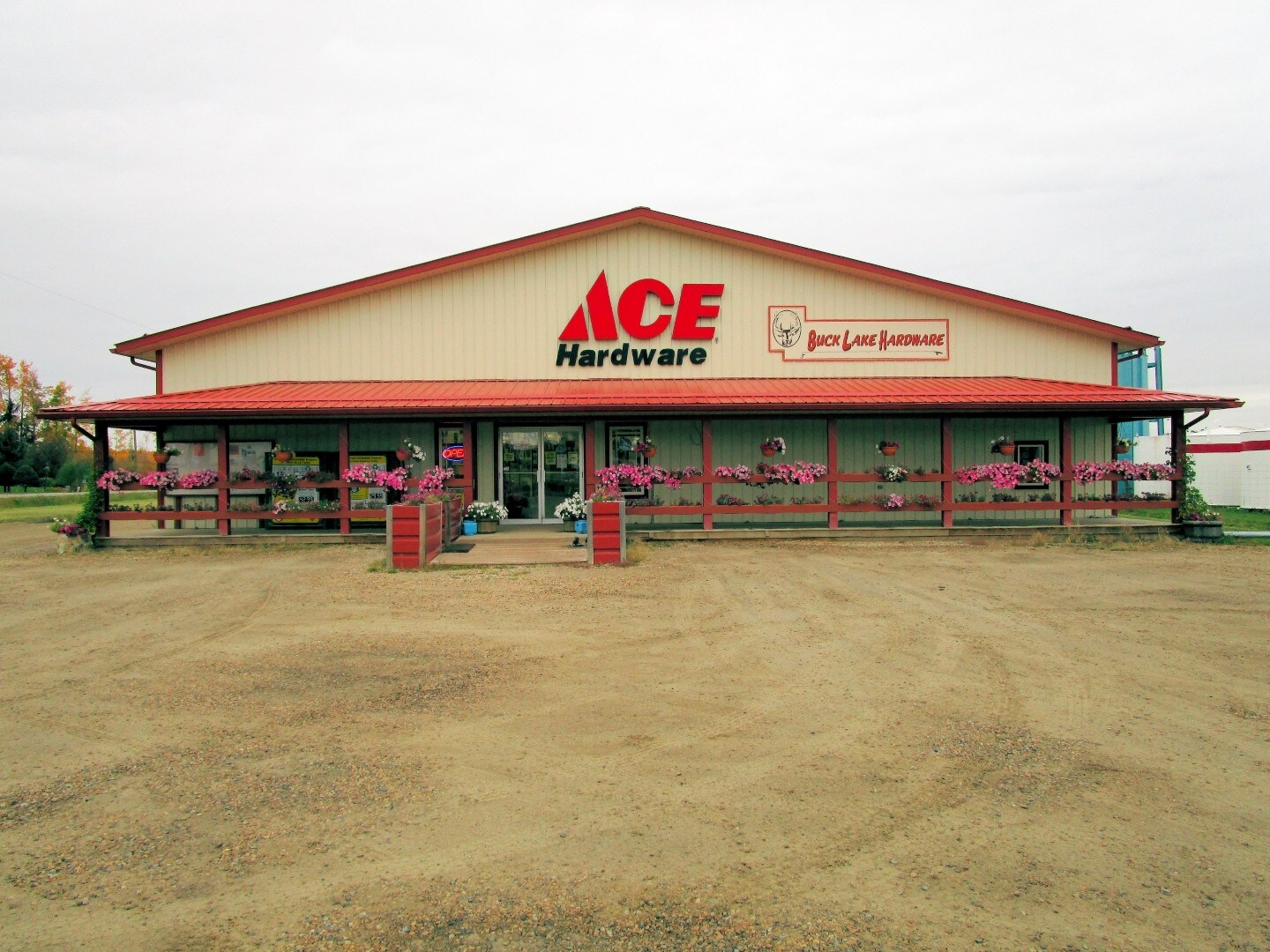 812 Lakeshore Dr, Wetaskiwin County No 10, AB for sale Primary Photo- Image 1 of 1