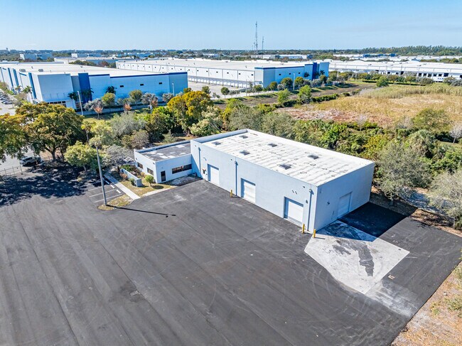 Plus de détails pour 2361 NW 22nd St, Pompano Beach, FL - Industriel à louer