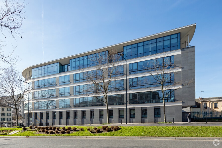 Office in Maisons-Alfort for lease - Building Photo - Image 2 of 6