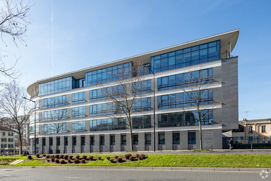 Bureau dans Maisons-Alfort à louer - Photo du bâtiment - Image 2 de 6