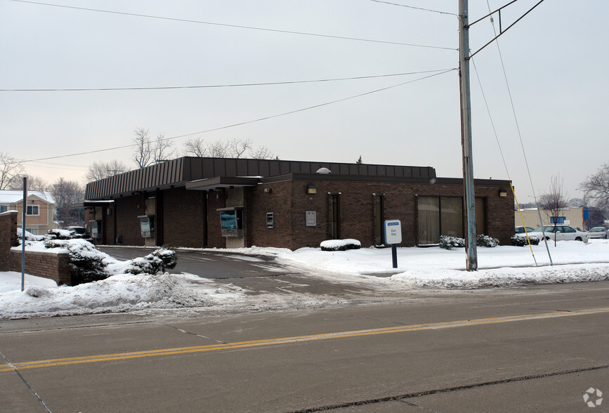 27990 Gratiot Ave, Roseville, MI for lease - Building Photo - Image 2 of 2