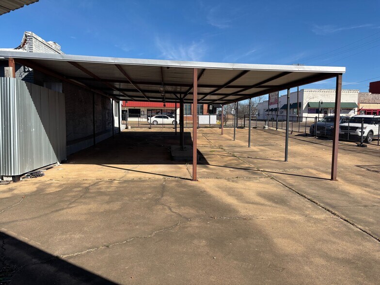 1 M.L.K. Ave, Idabel, OK à vendre - Photo du bâtiment - Image 2 de 44
