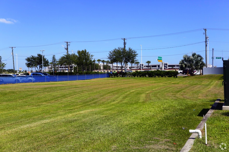5315 Avion Park Dr, Tampa, FL for lease - Primary Photo - Image 1 of 5