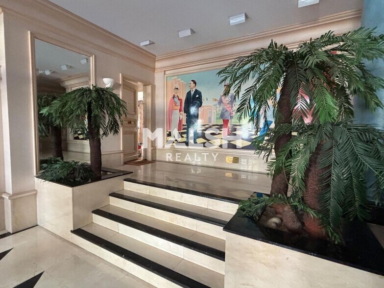 Office in Lyon for lease - Lobby - Image 2 of 9