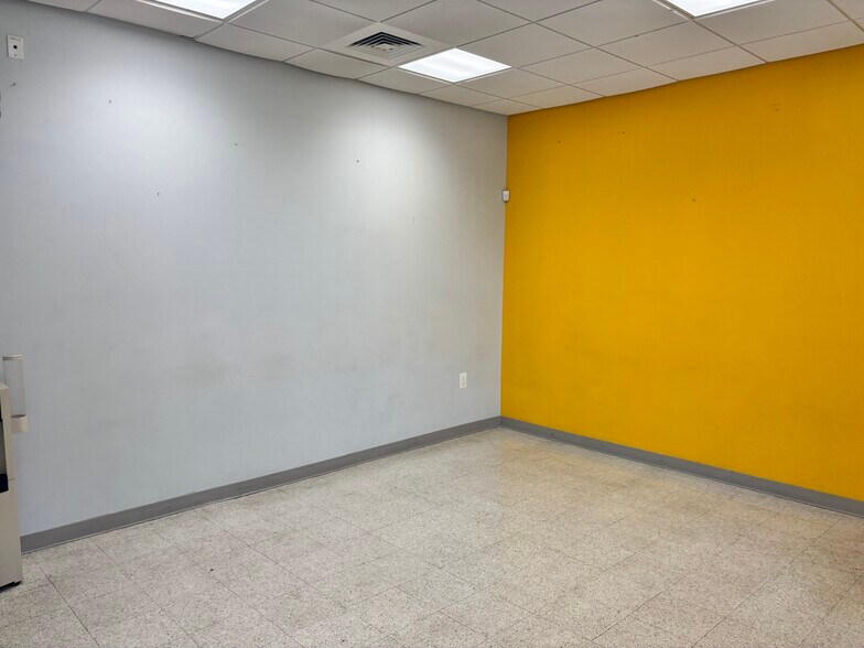 330 Hinsdale St, Brooklyn, NY for lease - Building Photo - Image 2 of 18