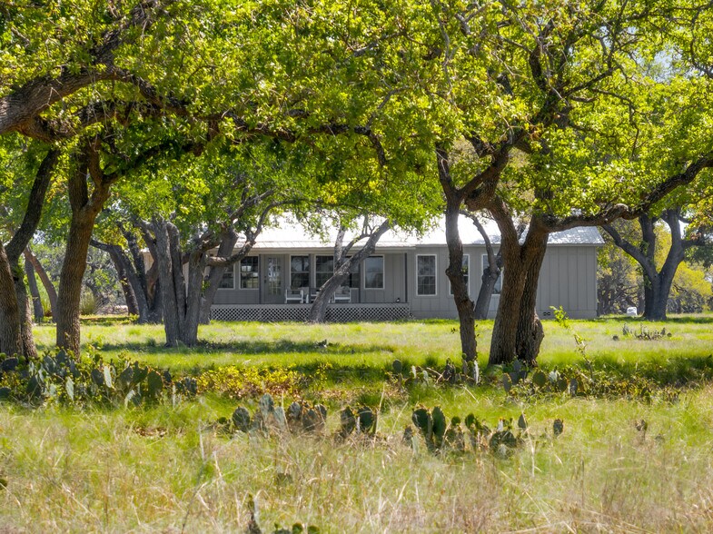 9695 US-290 Hwy, Hye, TX à vendre - Photo du bâtiment - Image 3 de 44