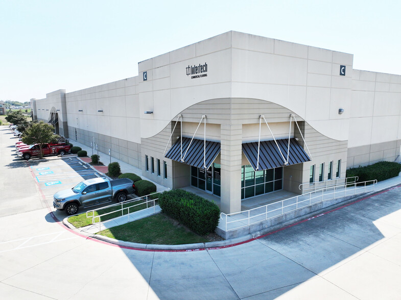 11827 Tech Com Rd, San Antonio, TX for lease - Building Photo - Image 2 of 4