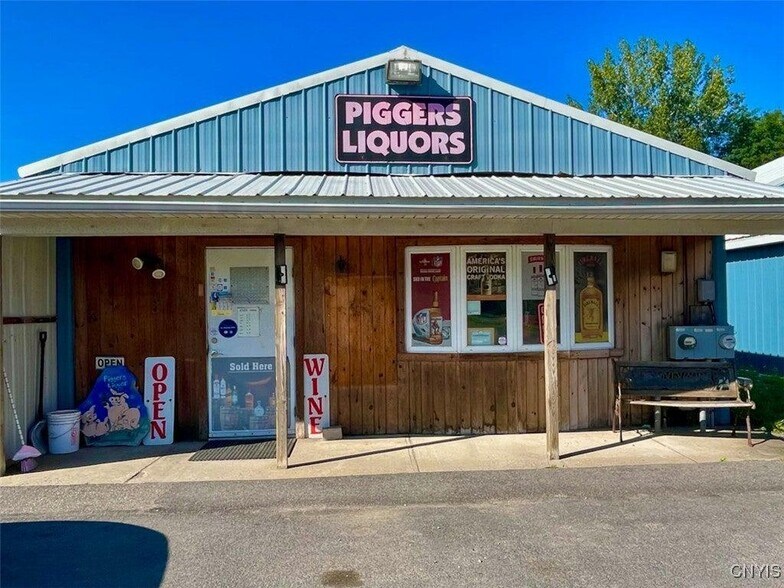 5676 State Route 104, Oswego, NY à vendre - Photo du bâtiment - Image 2 de 7