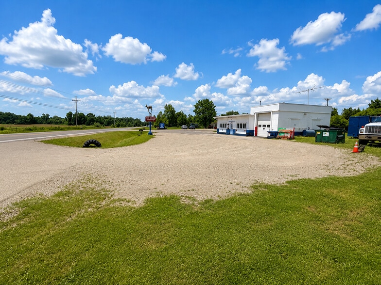 4725 Lapeer Rd, Kimball, MI à vendre - Photo du bâtiment - Image 2 de 4