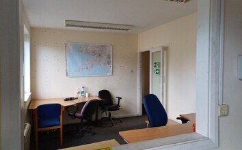 38 Central Ave, Ivybridge for lease Interior Photo- Image 2 of 5
