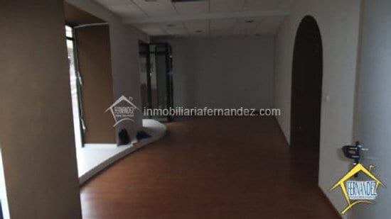 Retail in Cáceres for lease - Building Photo - Image 2 of 4