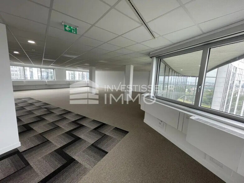 Office in Noisy-le-Grand for lease - Interior Photo - Image 2 of 12