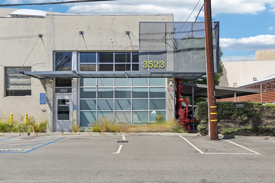 3523-3525 Eastham Dr, Culver City, CA for lease - Building Photo - Image 2 of 9