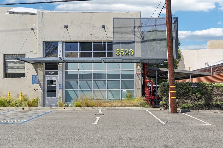 3523-3525 Eastham Dr, Culver City, CA à louer - Photo du bâtiment - Image 3 de 9