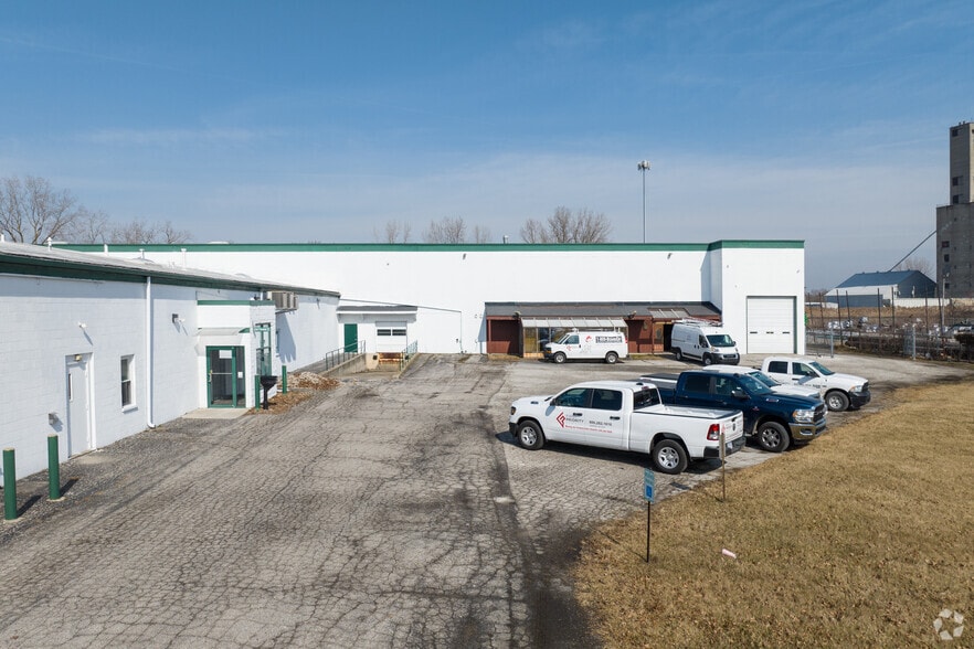 5056 Angola Rd, Toledo, OH for lease - Building Photo - Image 3 of 7