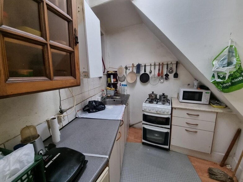 5 Glenholme Rd, Bradford for sale - Building Photo - Image 3 of 9