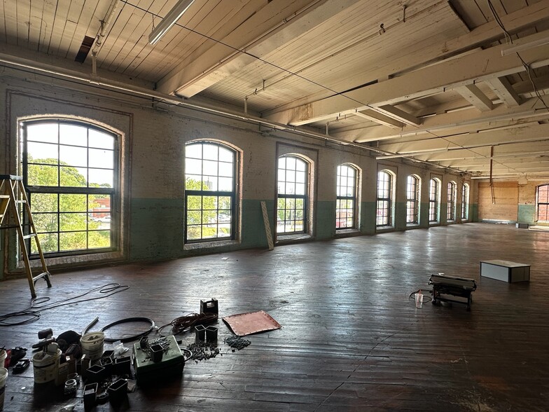 118-122 Manton Ave, Providence, RI for lease - Building Photo - Image 3 of 10