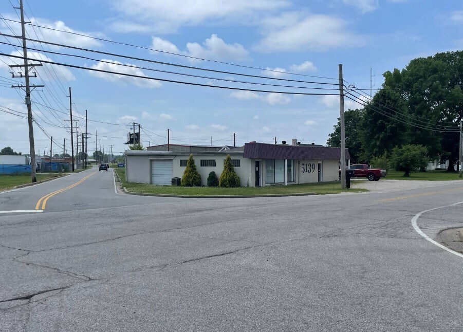 5139 Old Boonville Hwy, Evansville, IN à vendre Photo du bâtiment- Image 1 de 4